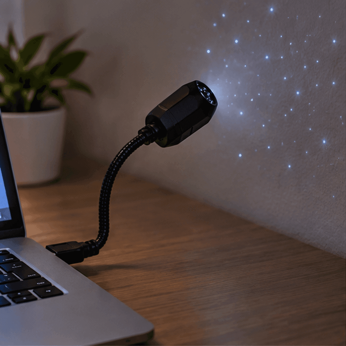 HANDOFF-48|US131|02|3f46cc9bb6e8|Proyector LED USB de Estrellas con Cuello Flexible y Discos - Única - Producto en contexto de uso