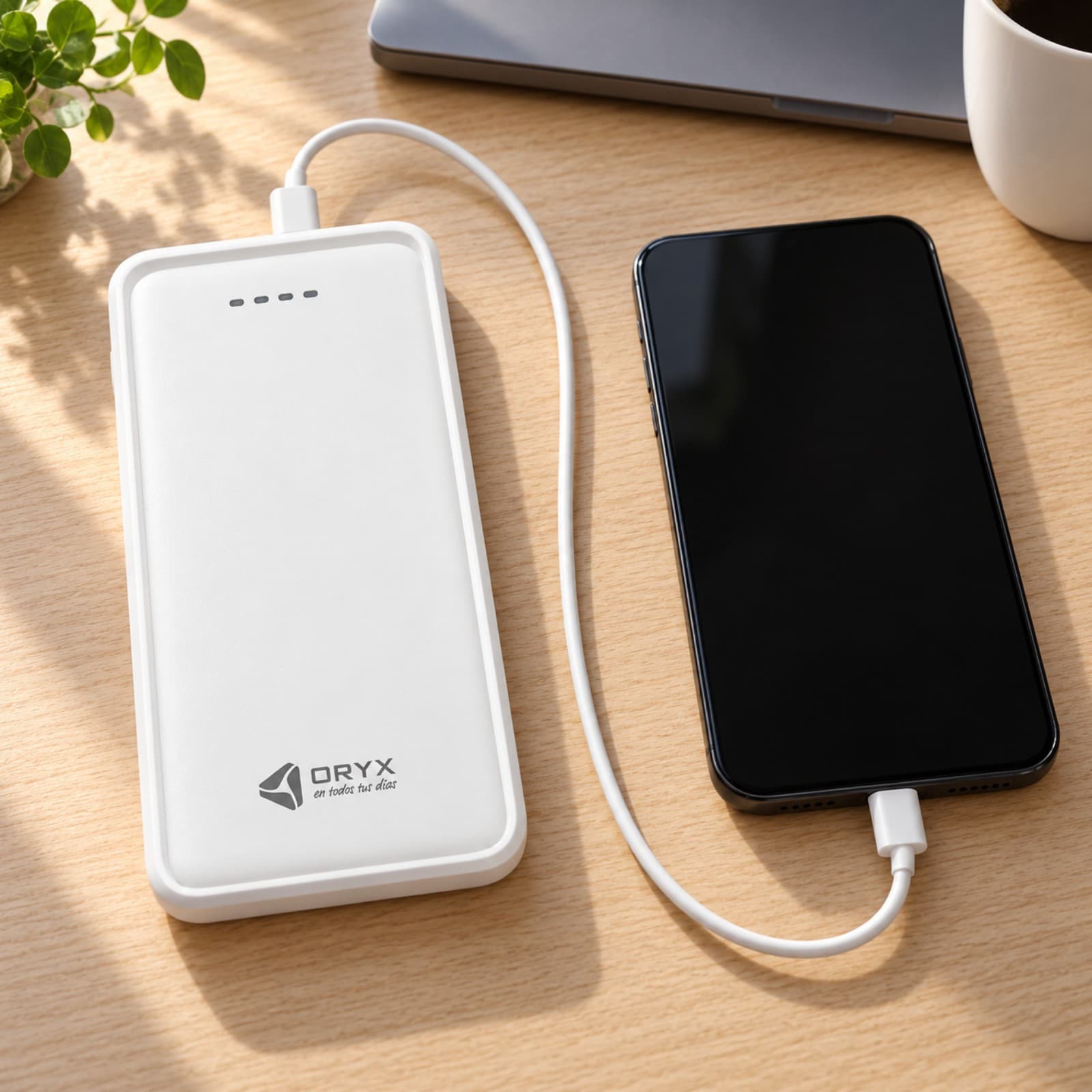 Power bank Oryx OR-P10K-B blanco cargando un celular sobre un escritorio (imagen ilustrativa), CARPORTB — miniatura 5