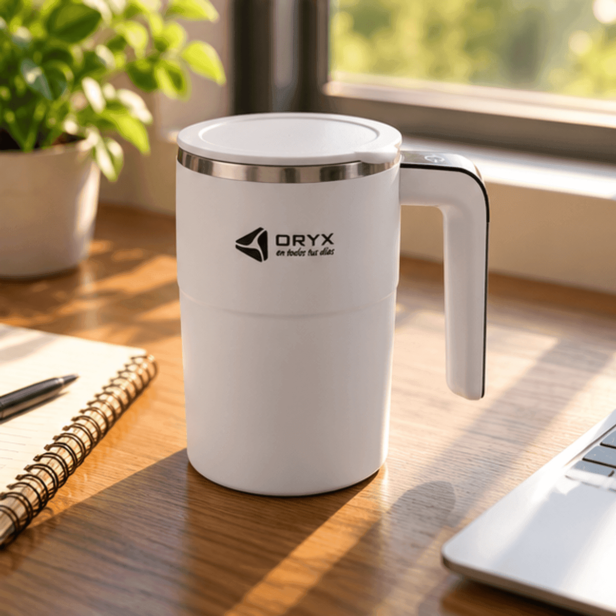 HANDOFF-48|TAZAMEZCAUT|07|ba420068fc6e|Taza Mezcladora Automática Oryx Recargable USB - Única - Escena editorial aspiracional