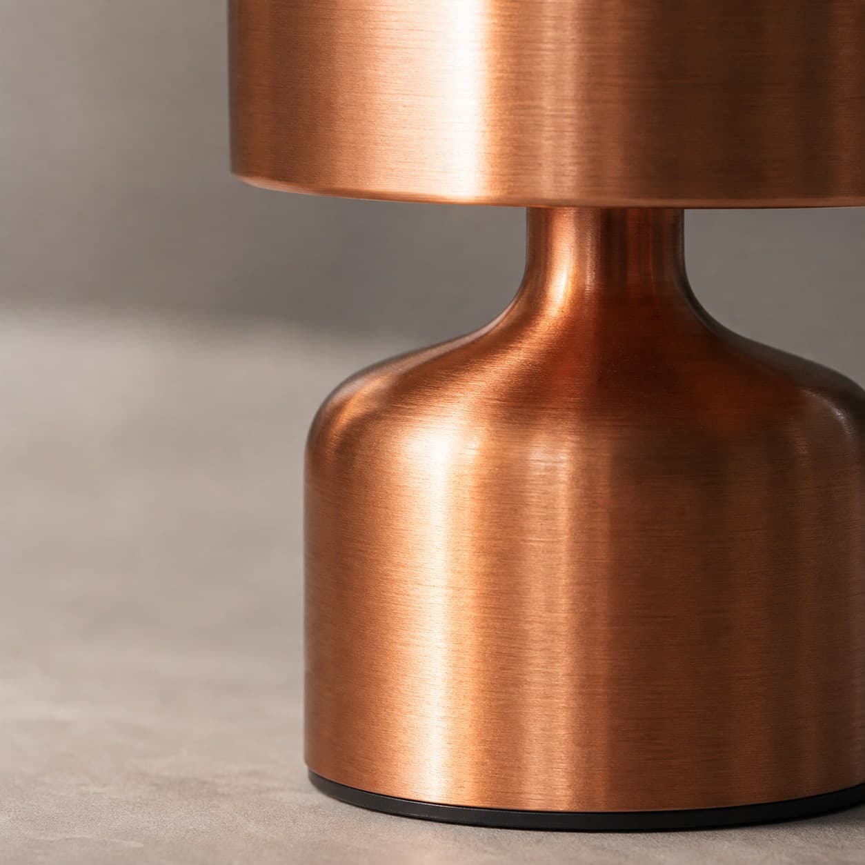 Lampara velador metalica minimalista - detalle del producto