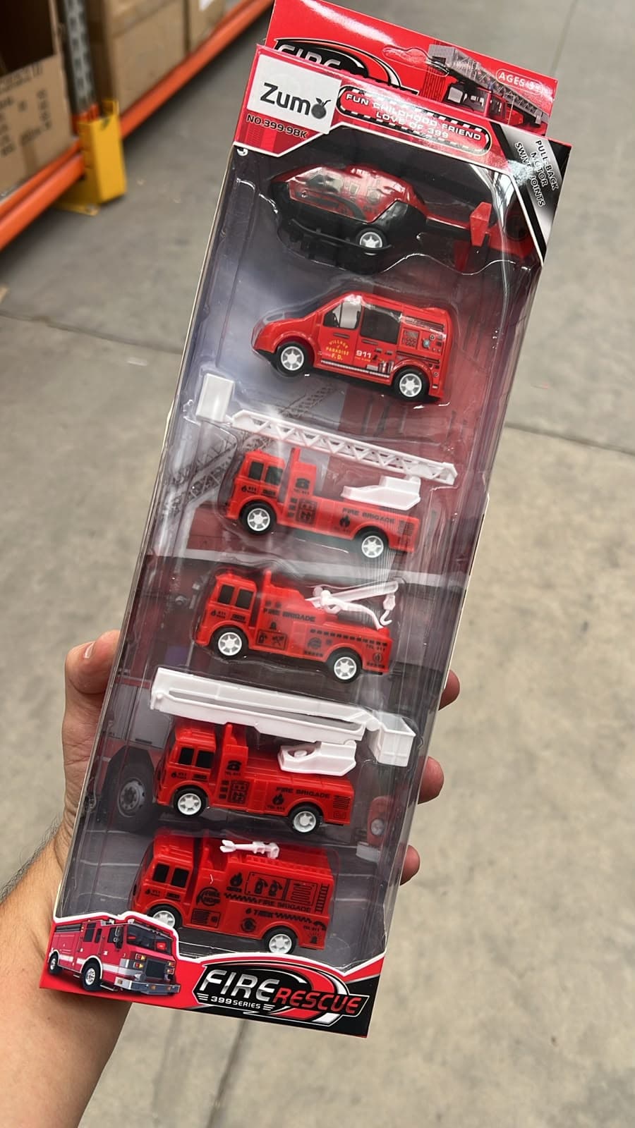 Frente de la caja cerrada Zumo Fire Rescue con los seis vehículos visibles — miniatura 8