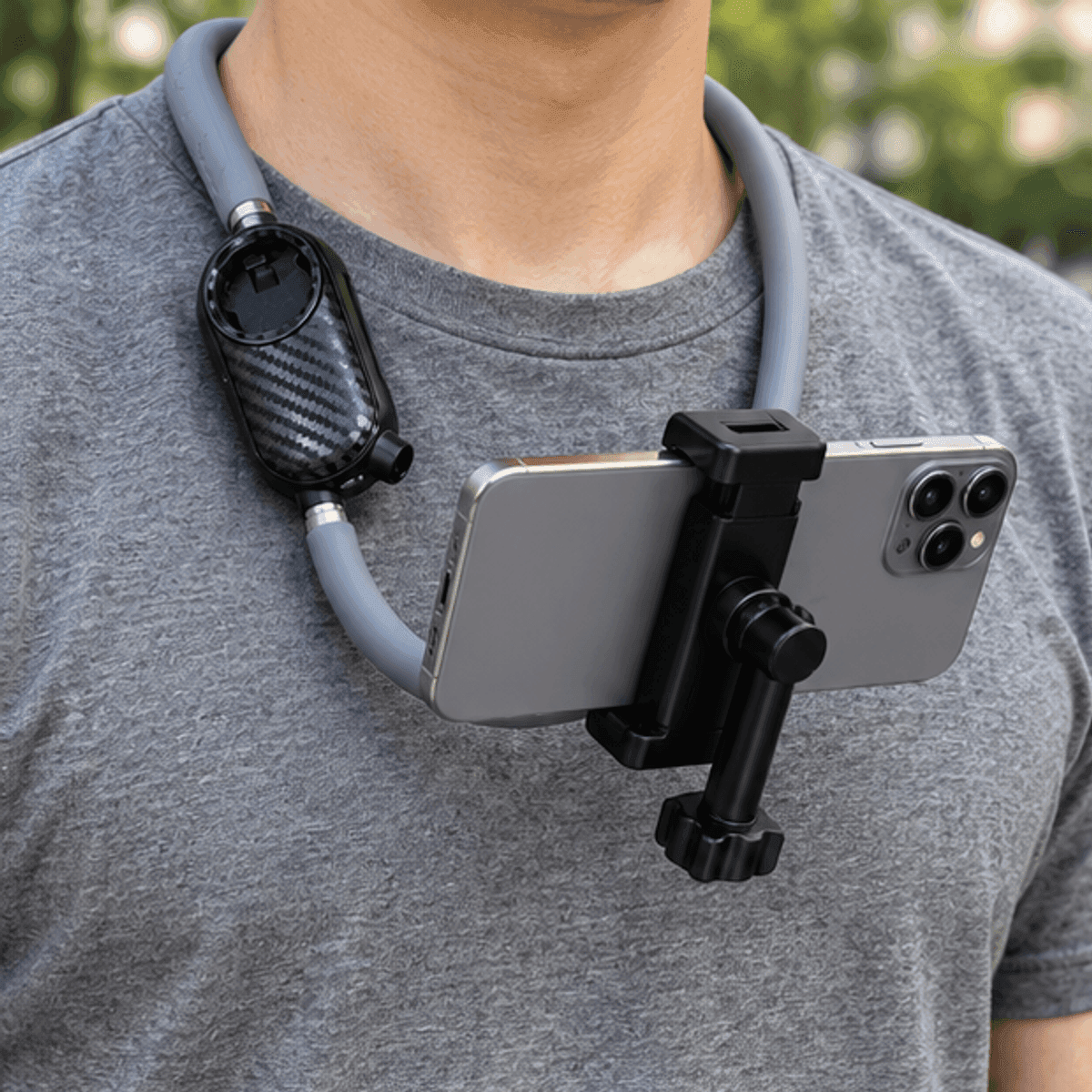 HANDOFF-48|DSH260237|02|68114ca53395|Soporte de Cuello Flexible para Celular o Cámara - Única - Producto en contexto de uso