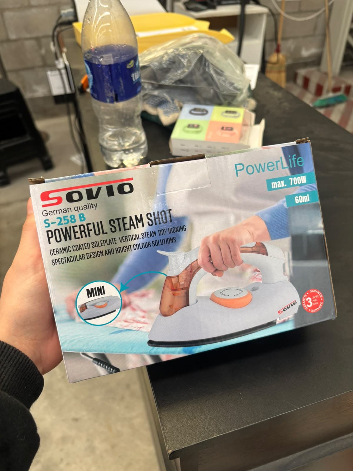 Foto real de la caja de la plancha Sovio S-258B del modelo naranja — miniatura 10