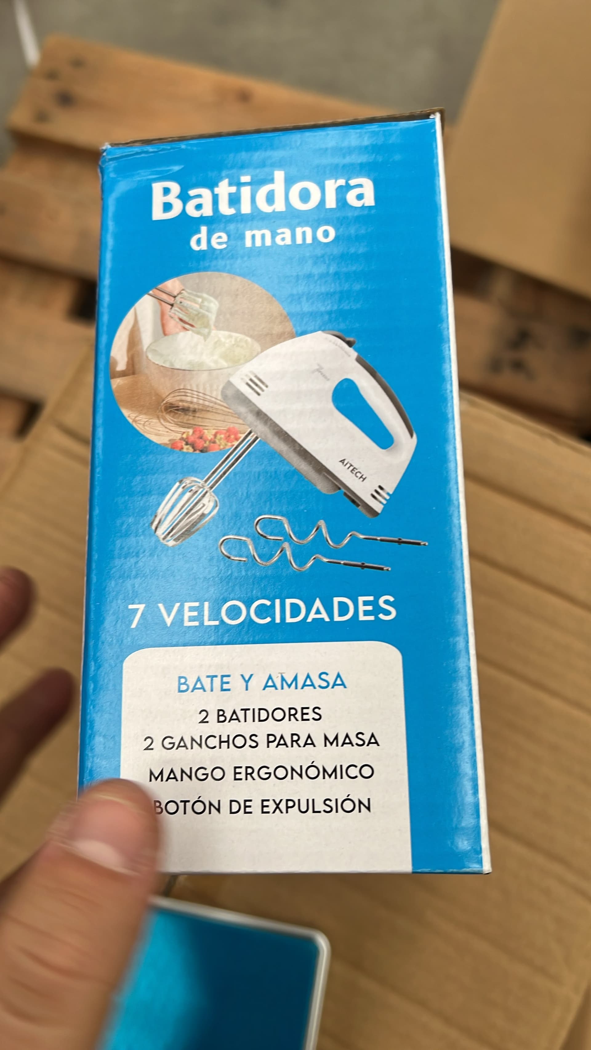 Caja de la batidora de mano Aitech PE-821, lateral con sus 7 velocidades, 2 batidores y 2 ganchos para masa (foto real) — miniatura 11